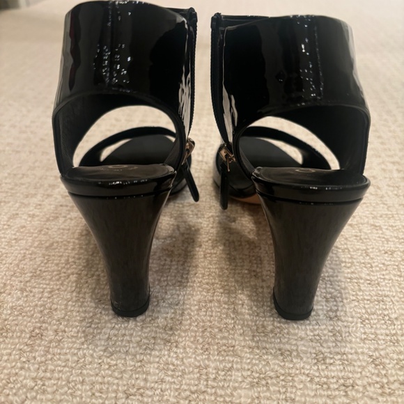 CHANEL Black Patent Shoes, Size 36.5 - Picture 4 of 4